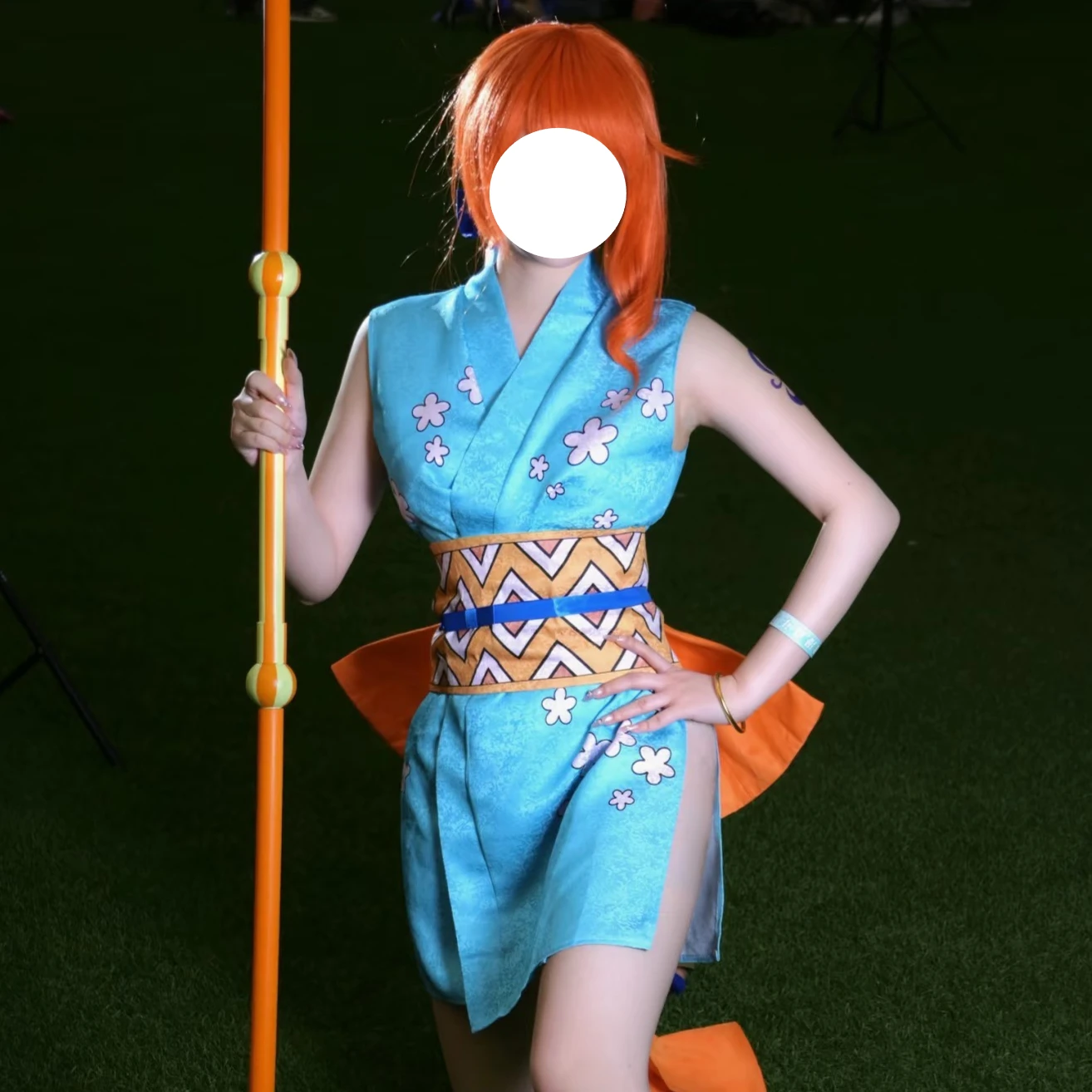Anime Cosplay One Piece - ชุดคอสเพลย์นามิ พร้อมวิกผม ชุดธีมเทศกาลญี่ปุ่น ประกอบด้วยชุดกิโมโนแบบไม่มีแขนเสื้อและผ้าคาดเอว สำหรับงานคอมมิคคอนเวนชั่นและการเล่นบทบาทสมมติ